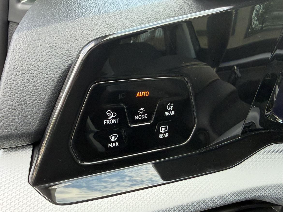 Volkswagen Golf 2023, фото 14