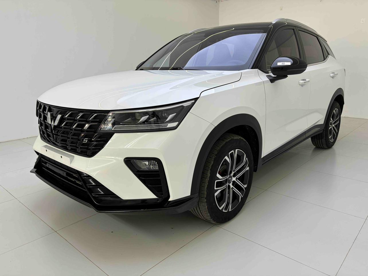 Wuling Hongguang 2022, 1.5 л турбо, вариатор (CVT), передний, пробег 8 000 км — авто из Китая с пробегом