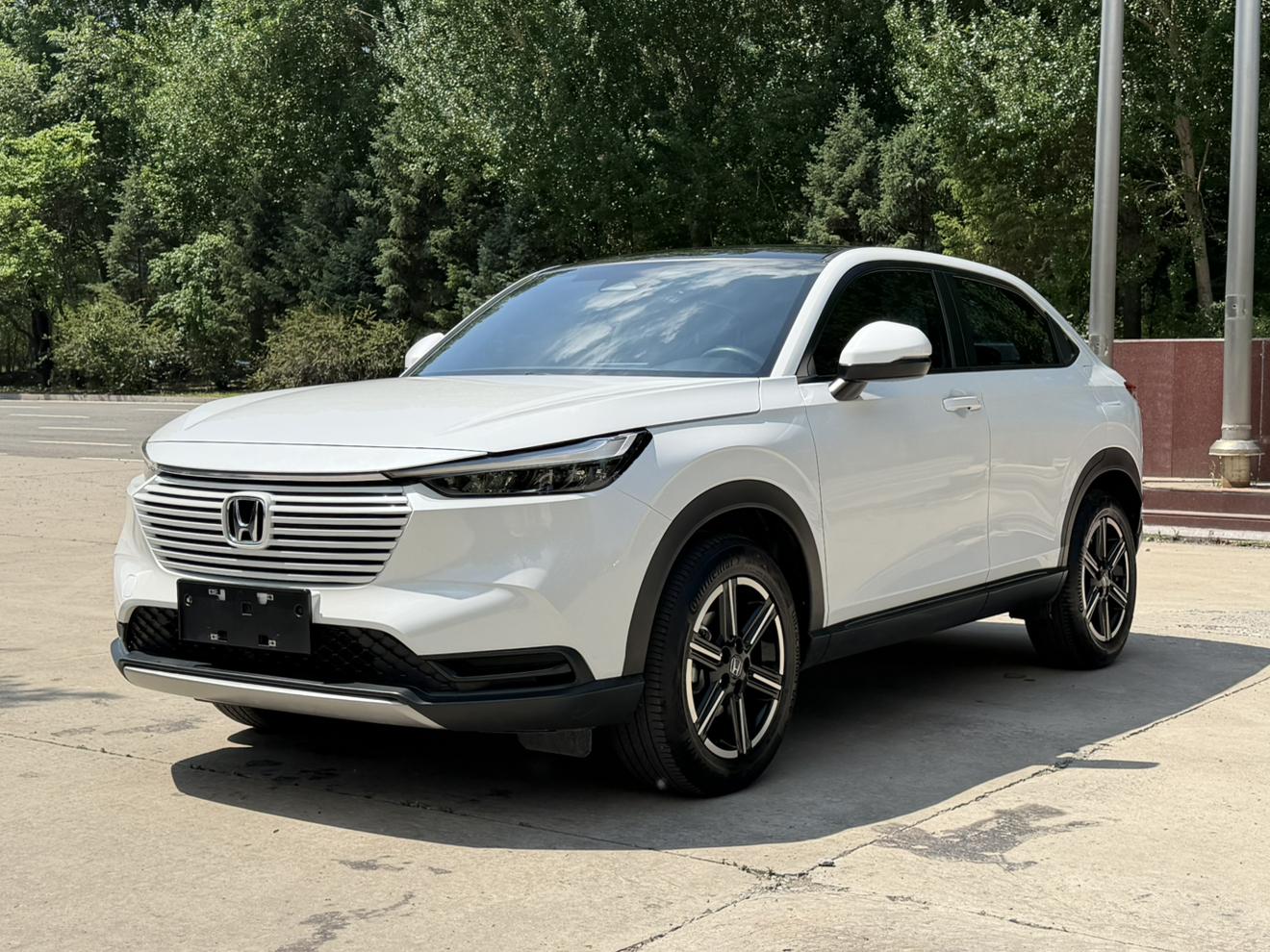 Honda Vezel 2023, 1.5 л, вариатор (CVT), передний, пробег 19 000 км — авто из Китая с пробегом