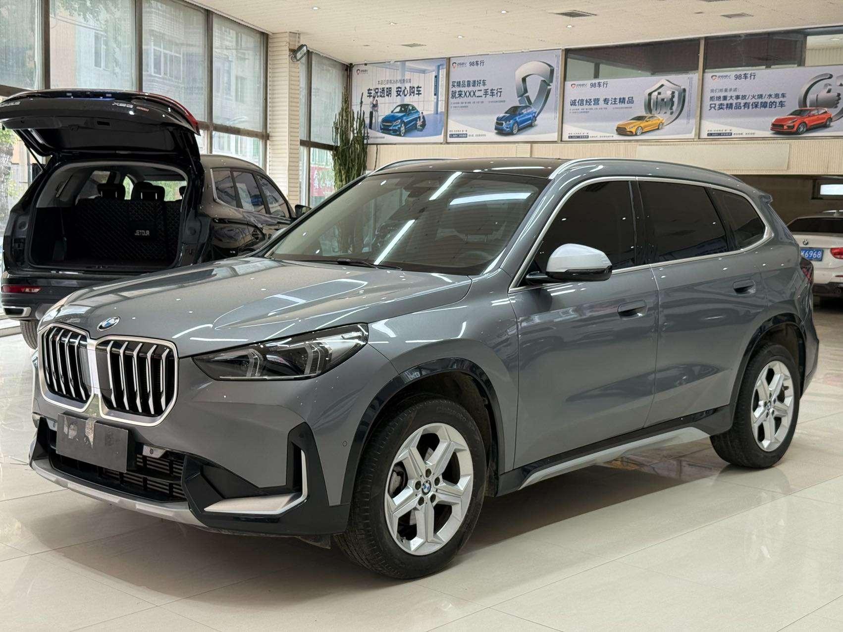 BMW X1 2023, 1.5 л турбо, робот (DCT), передний, пробег 15 000 км — авто из Китая с пробегом