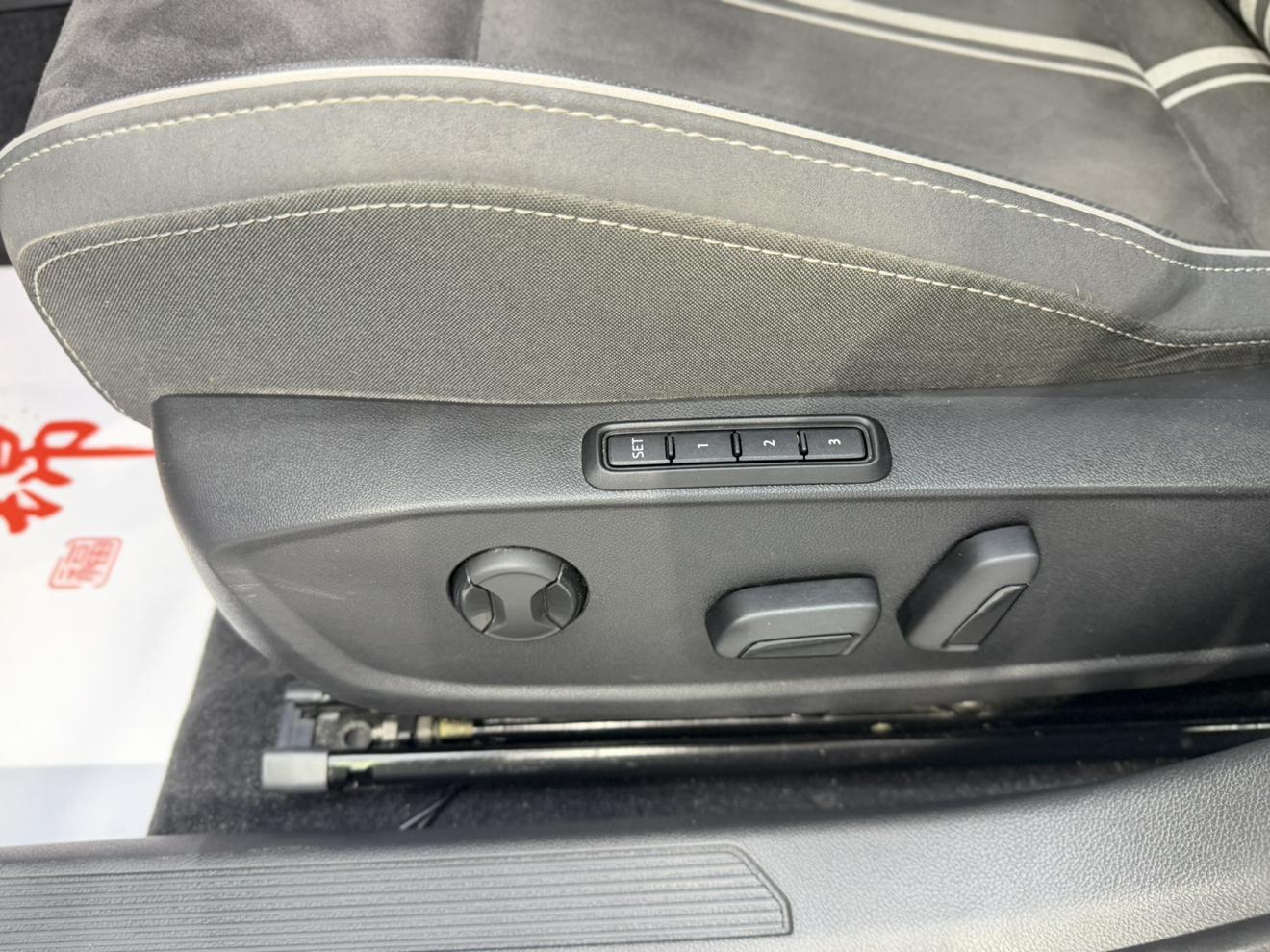 Volkswagen Golf 2023, фото 8