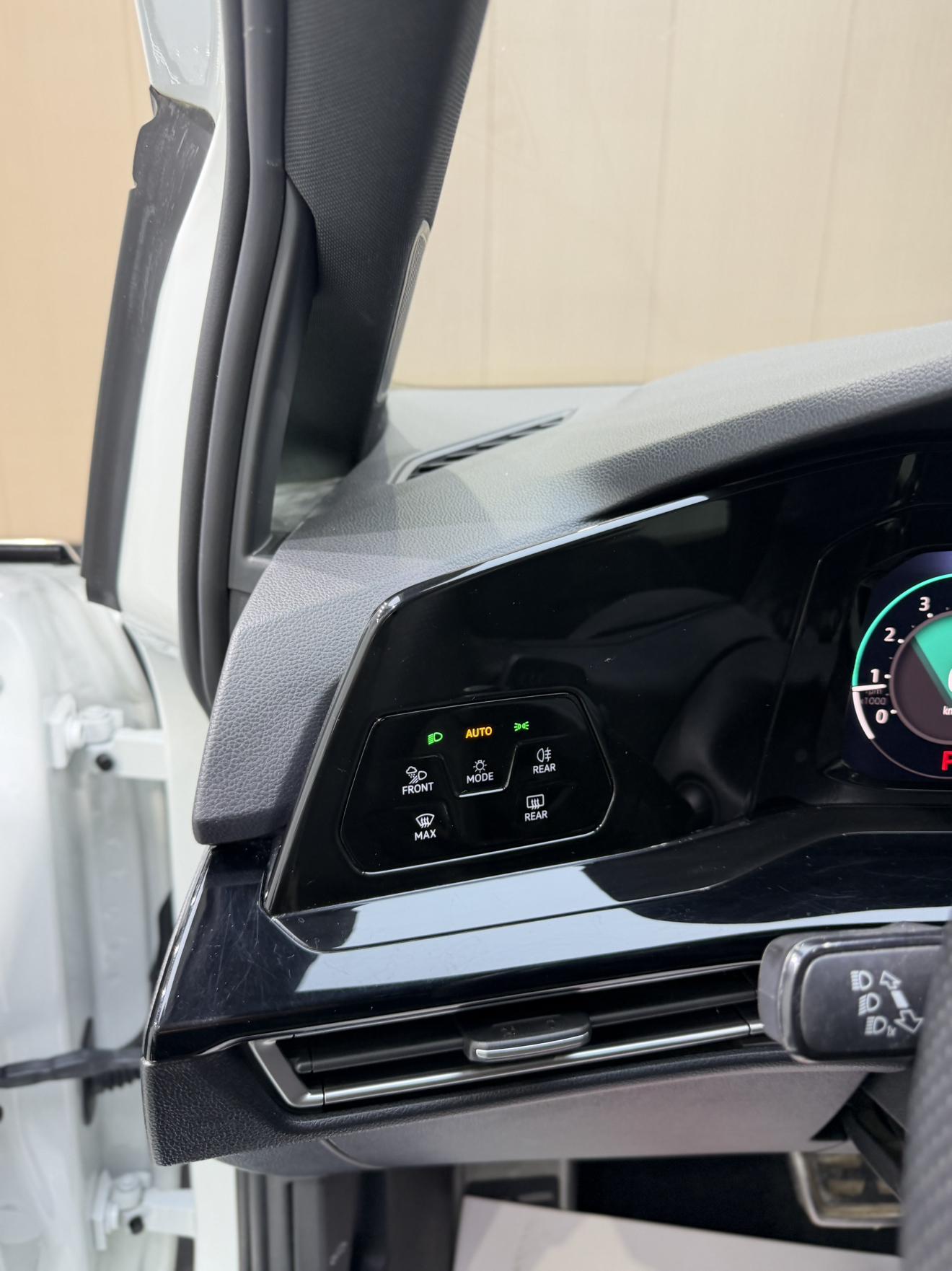 Volkswagen Golf 2023, фото 9