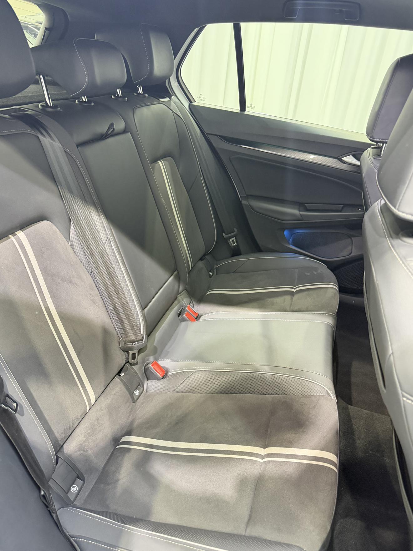 Volkswagen Golf 2023, фото 14