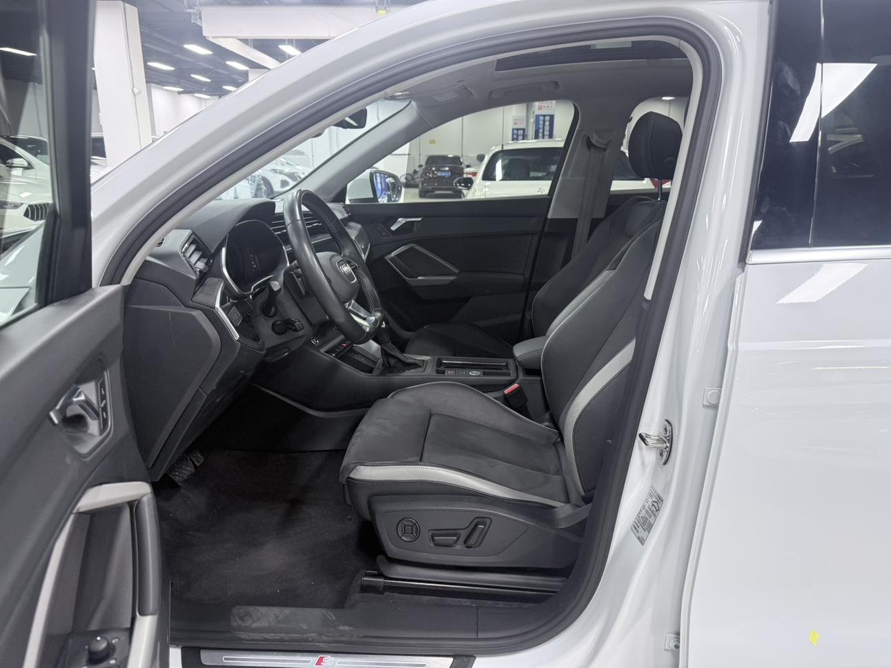 Audi Q3 2022, фото 10