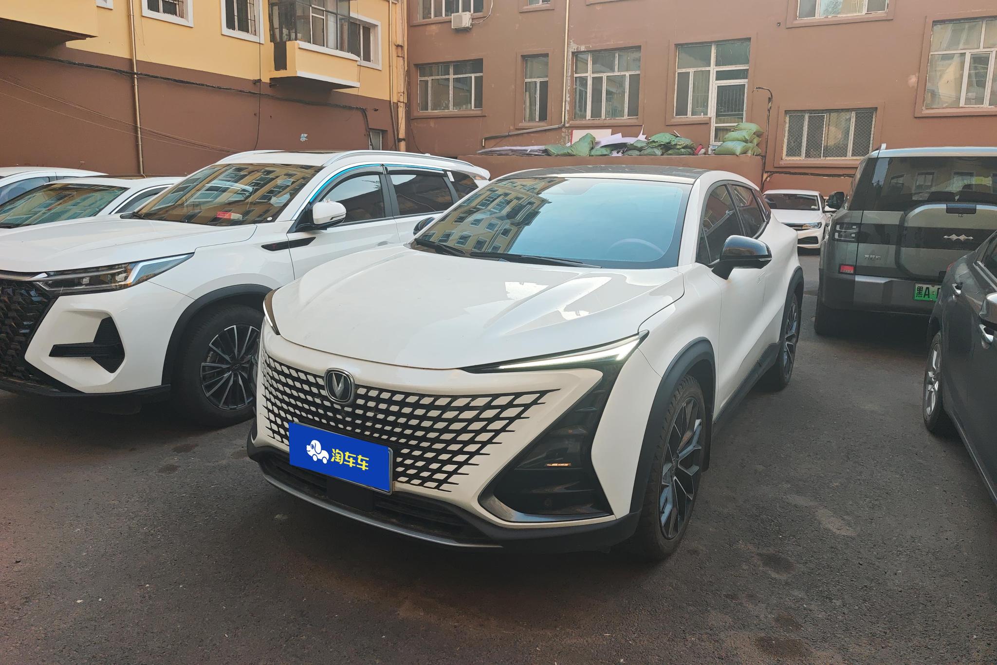 Changan UNI-T 2022, 1.5 л турбо, робот (DCT), передний, пробег 14 600 км — авто из Китая с пробегом