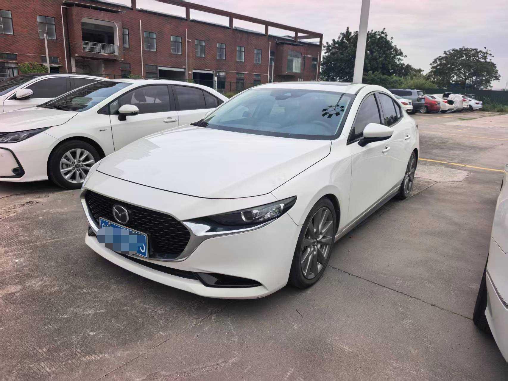 Mazda 3 2022, 2 л, автомат, передний, пробег 23 000 км — авто из Китая с пробегом