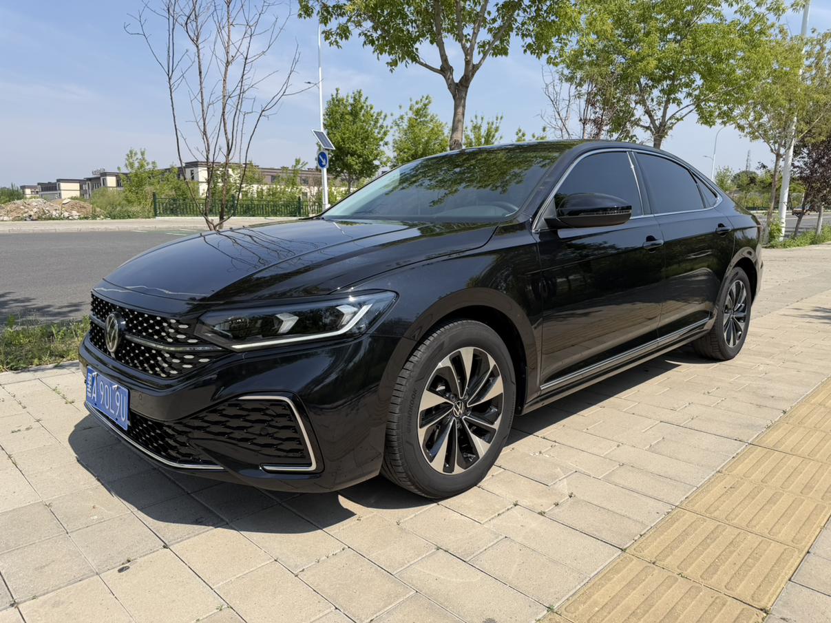 Volkswagen Passat 2023, 1.4 л турбо, робот (DCT), передний, пробег 27 000 км — авто из Китая с пробегом