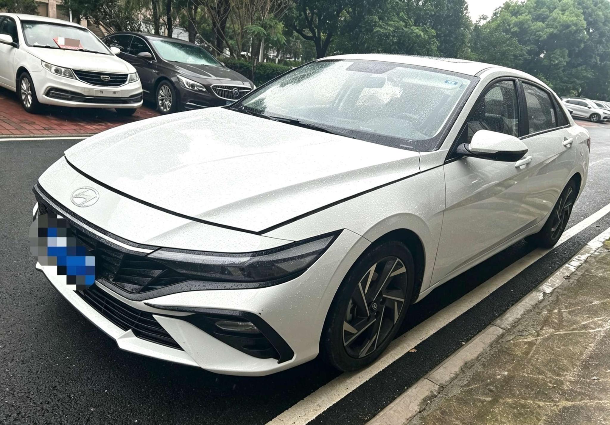 Hyundai Elantra 2023, 1.5 л, вариатор (CVT), передний, пробег 36 000 км — авто из Китая с пробегом