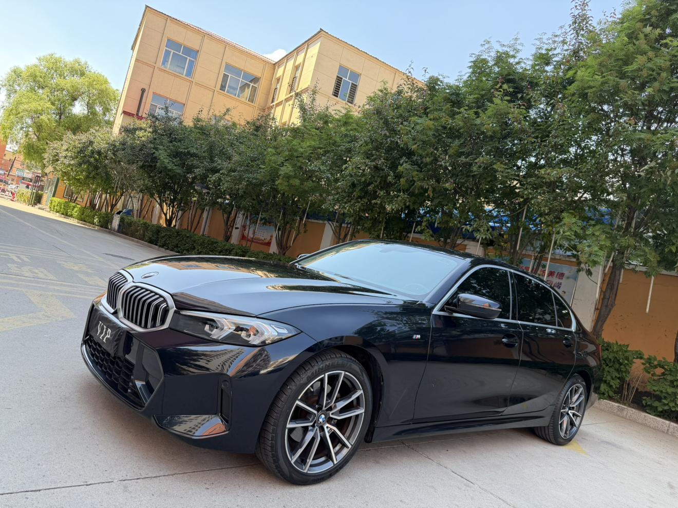 BMW 3 2023, 2 л турбо, автомат, задний, пробег 28 000 км — авто из Китая с пробегом