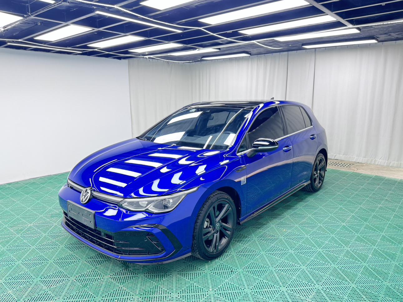 Volkswagen Golf 2021, 1.4 л турбо, робот (DCT), передний, пробег 66 000 км — авто из Китая с пробегом