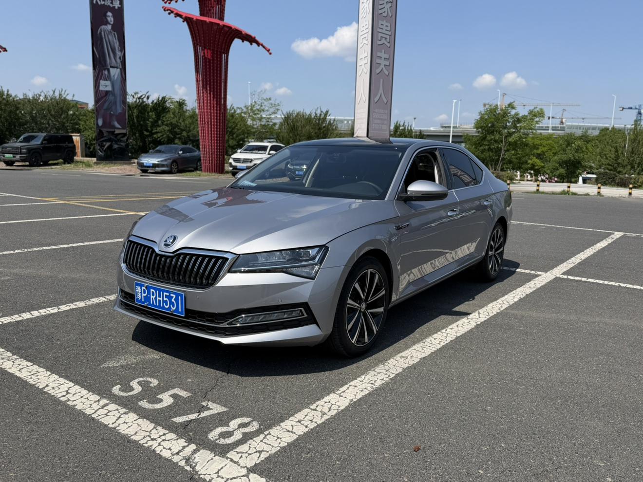 Skoda Superb 2024, 1.4 л турбо, робот (DCT), передний, пробег 18 000 км — авто из Китая с пробегом