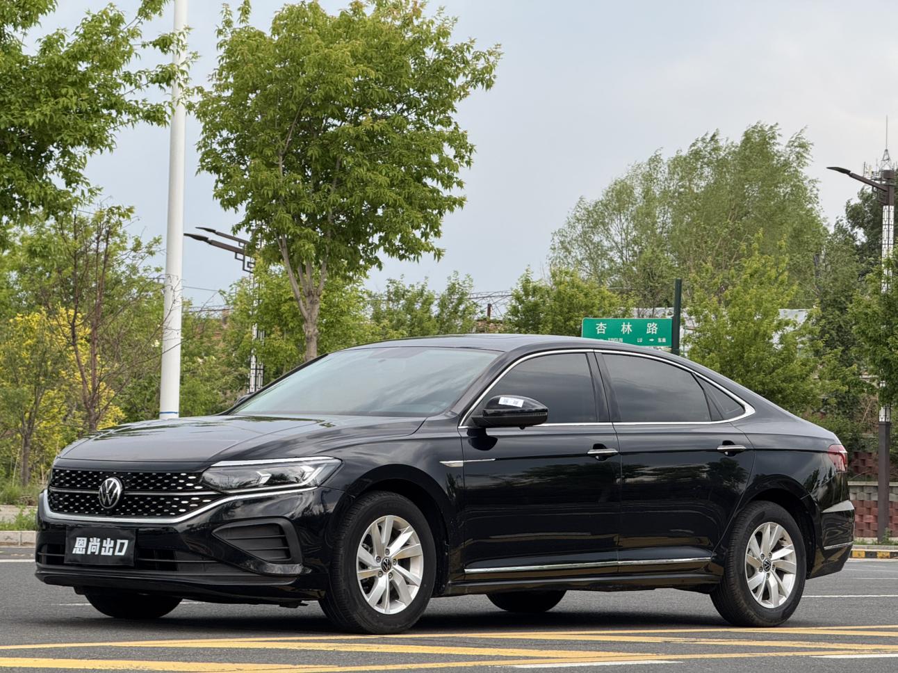 Volkswagen Passat 2023, фото 2
