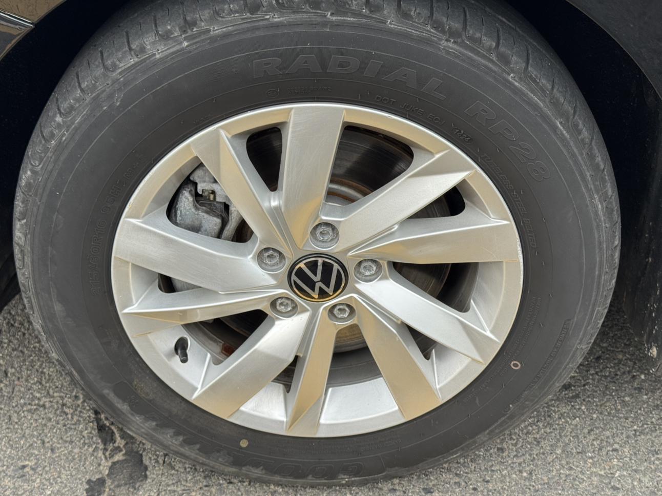 Volkswagen Passat 2023, фото 4