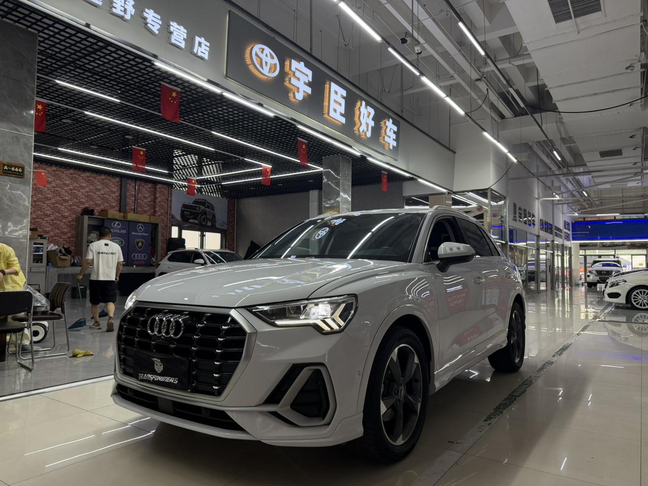 Audi Q3 2023, 1.4 л турбо, робот (DCT), передний, пробег 37 000 км — авто из Китая с пробегом