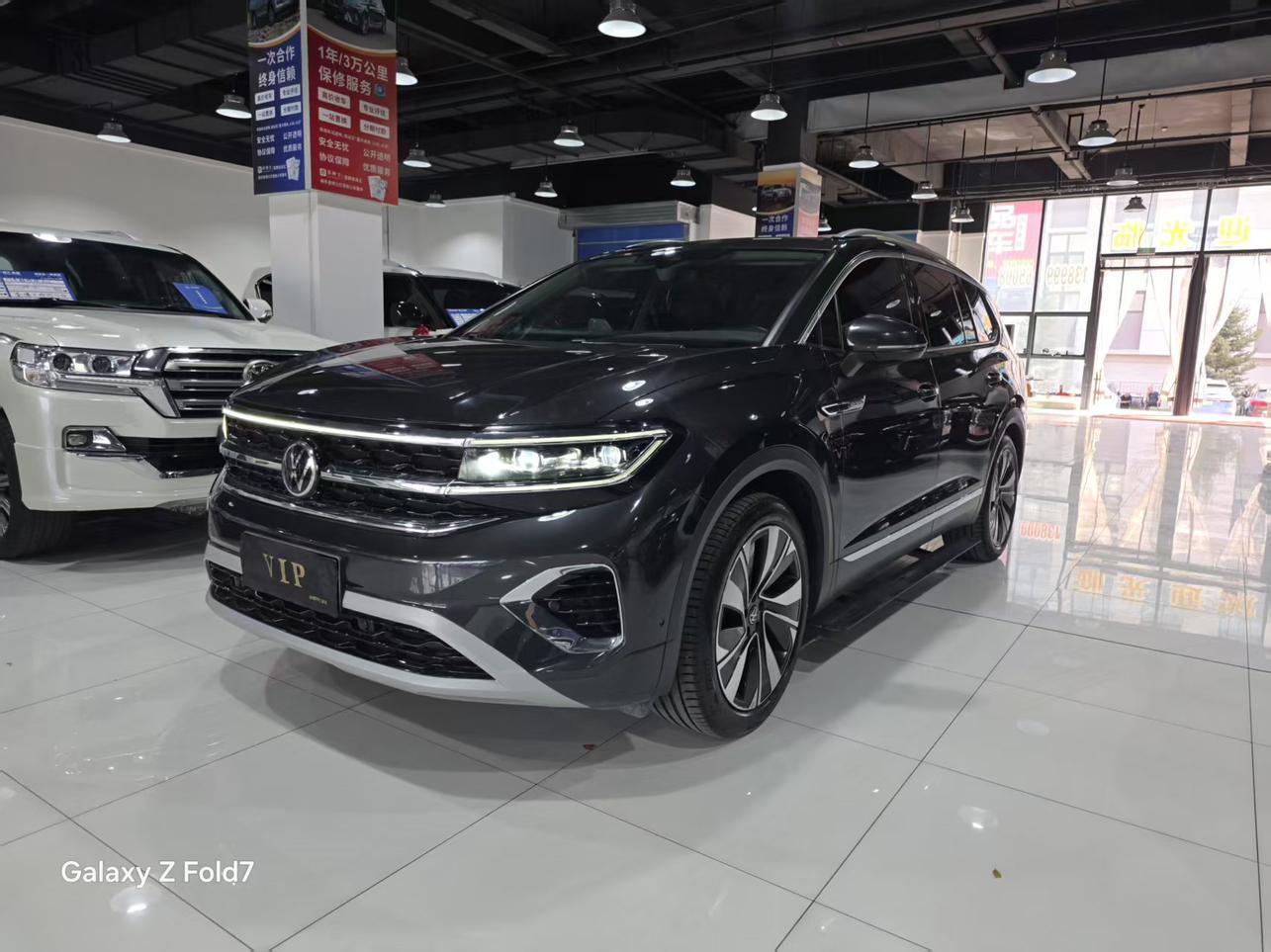 Volkswagen Tiguan 2022, 2 л турбо, робот (DCT), полный, пробег 150 000 км — авто из Китая с пробегом