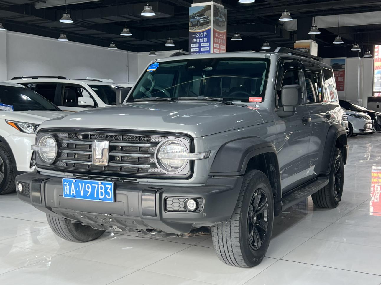 Tank 300 2023, 2 л турбо, автомат, полный, пробег 80 000 км — авто из Китая с пробегом