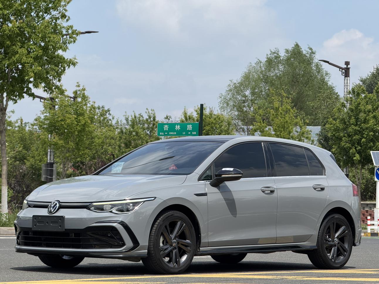 Volkswagen Golf 2021, 1.4 л турбо, робот (DCT), передний, пробег 67 000 км — авто из Китая с пробегом