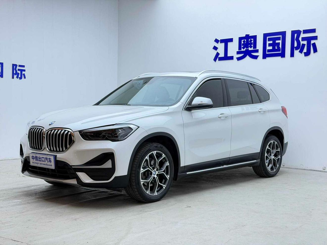 BMW X1 2022, 1.5 л турбо, робот (DCT), передний, пробег 42 000 км — авто из Китая с пробегом