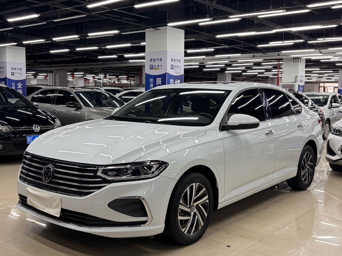 Volkswagen Lavida 2023, 1.5 л, автомат, передний, пробег 25 000 км — авто из Китая с пробегом