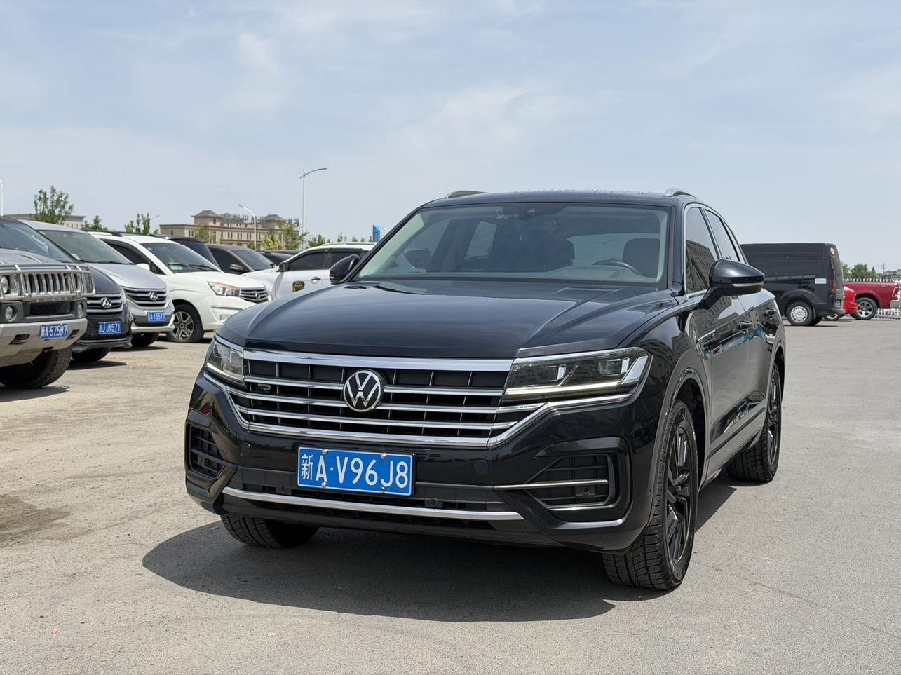 Volkswagen Touareg 2022, 2 л турбо, автомат, полный, пробег 49 000 км — авто из Китая с пробегом