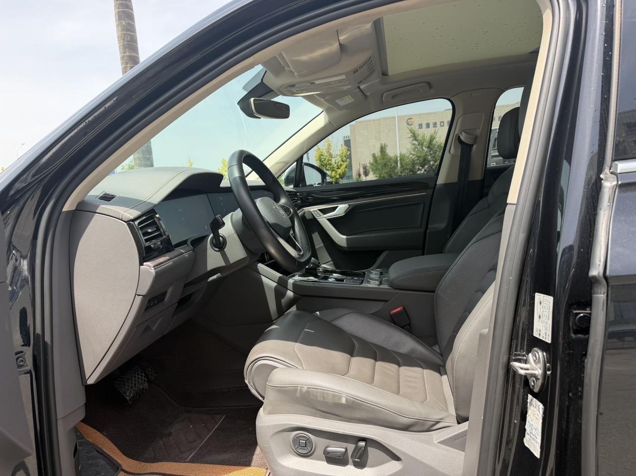 Volkswagen Touareg 2022, фото 4