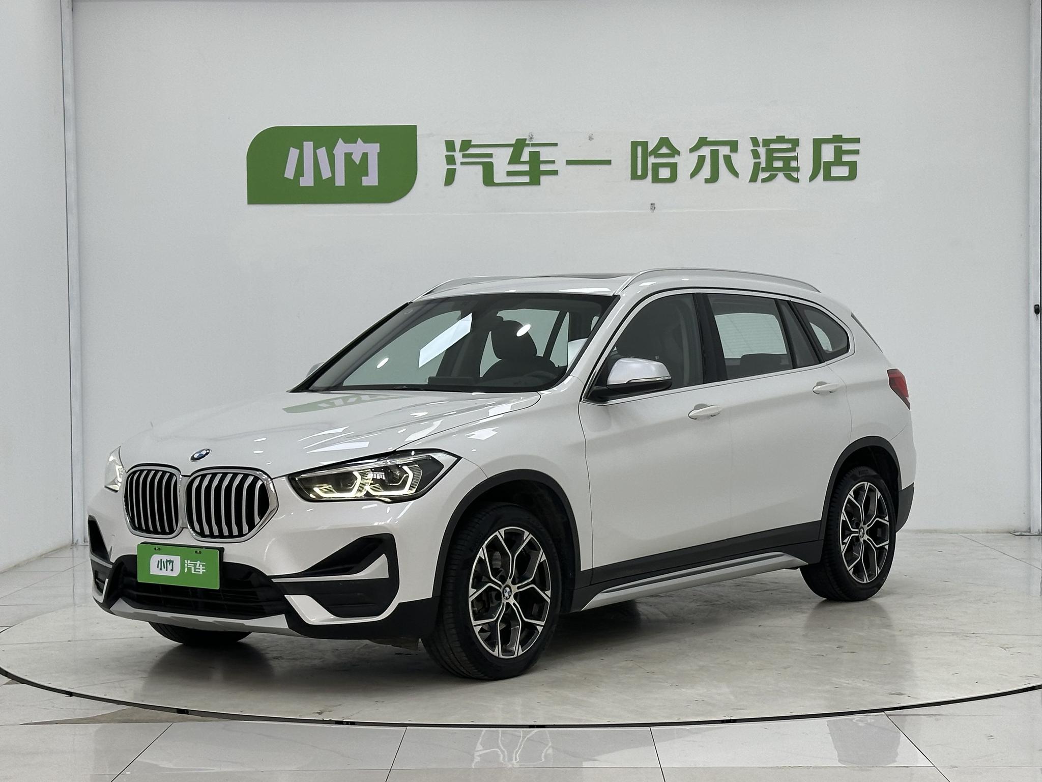 BMW X1 2022, 1.5 л турбо, робот (DCT), передний, пробег 65 000 км — авто из Китая с пробегом