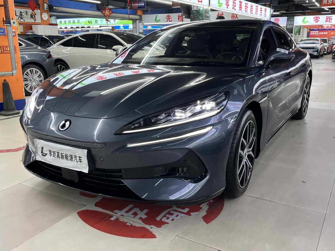 Denza Z9 2024, 2 л турбо, вариатор (CVT), полный, пробег 17 000 км — авто из Китая с пробегом