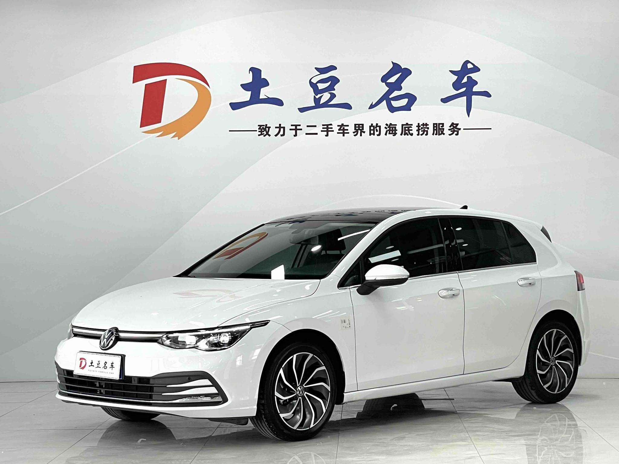 Volkswagen Golf 2021, 1.4 л турбо, робот (DCT), передний, пробег 12 300 км — авто из Китая с пробегом