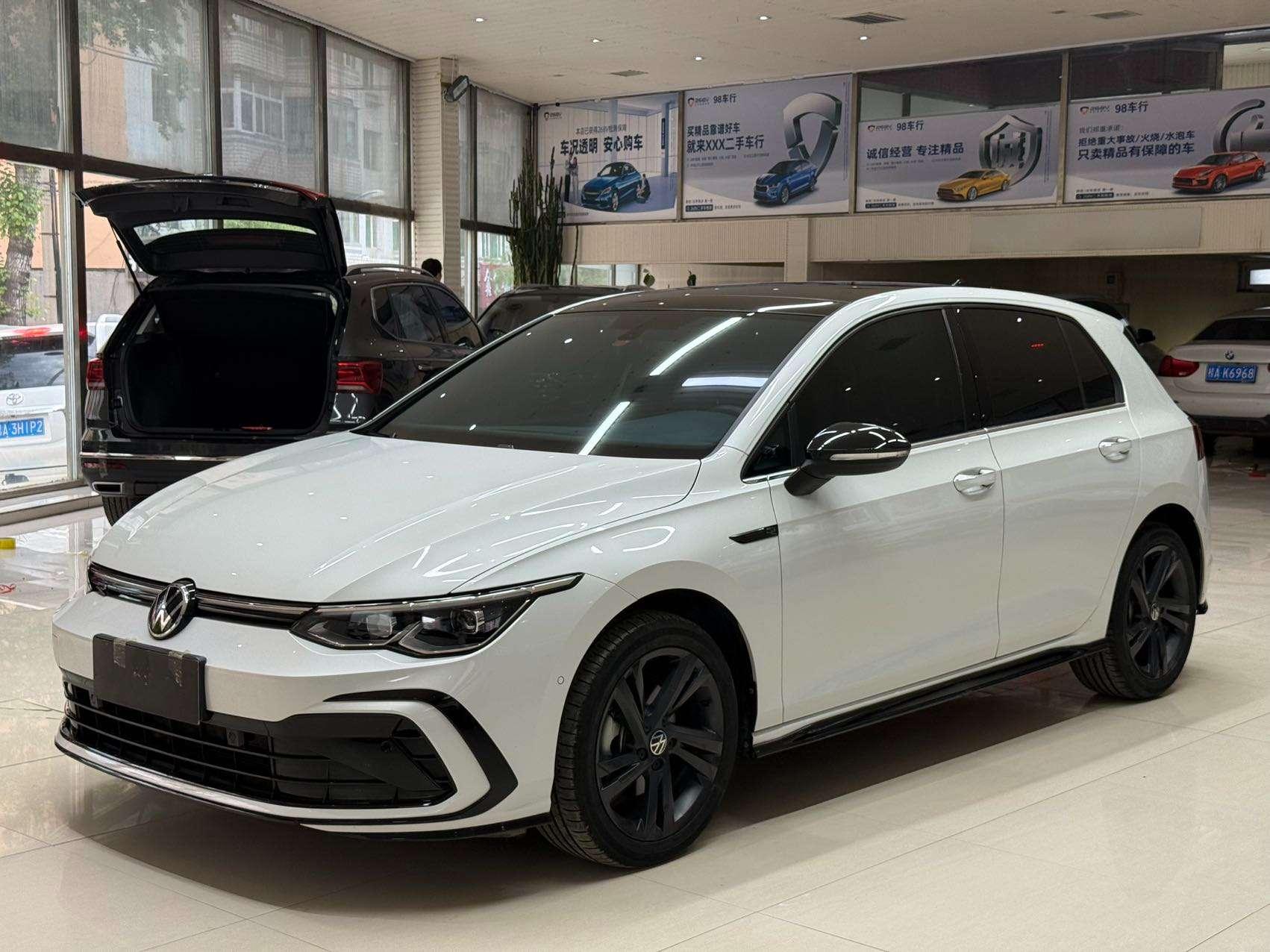 Volkswagen Golf 2023, 1.4 л турбо, робот (DCT), передний, пробег 29 000 км — авто из Китая с пробегом