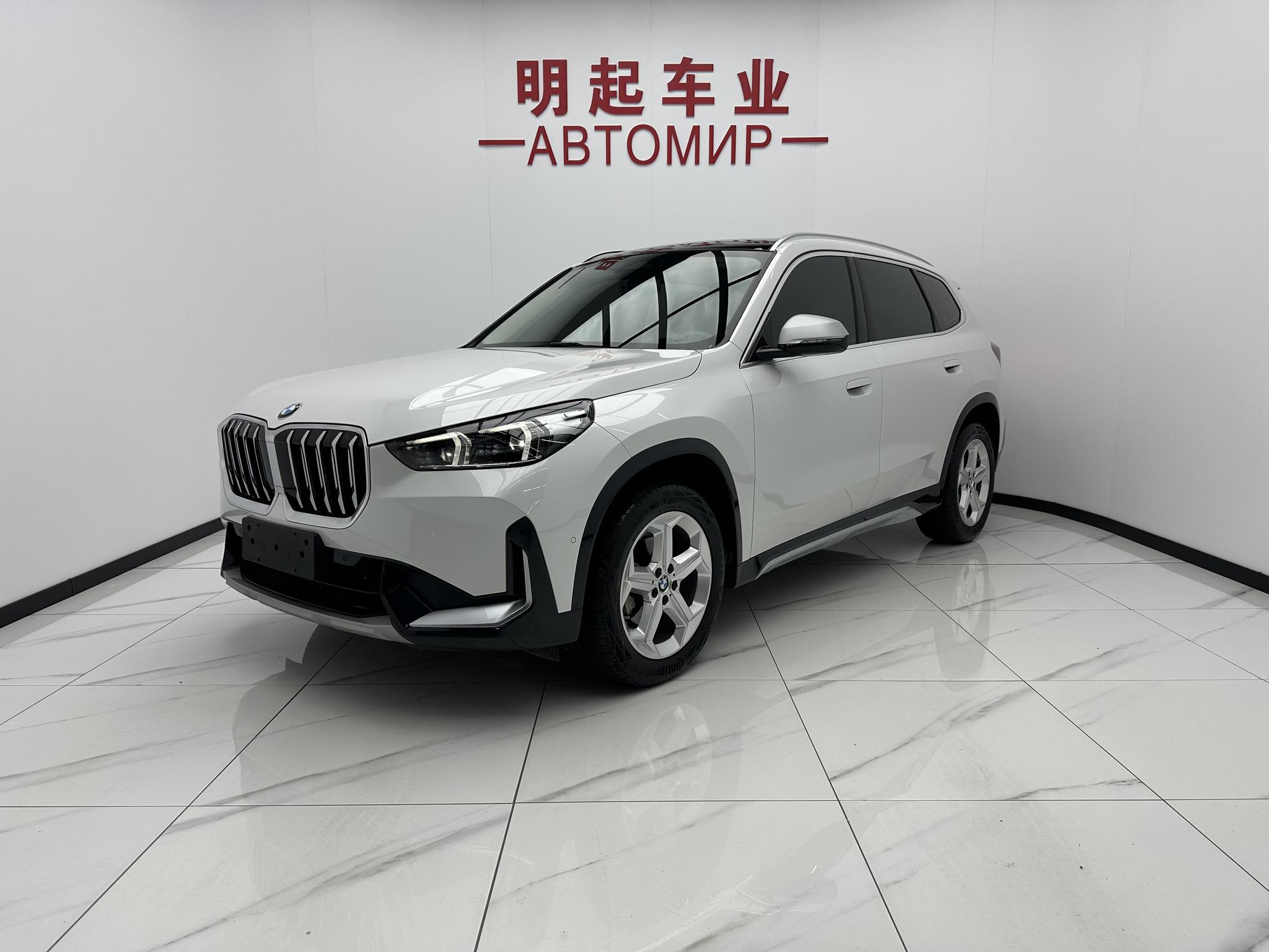 BMW X1 2023, 1.5 л турбо, робот (DCT), передний, пробег 12 000 км — авто из Китая с пробегом