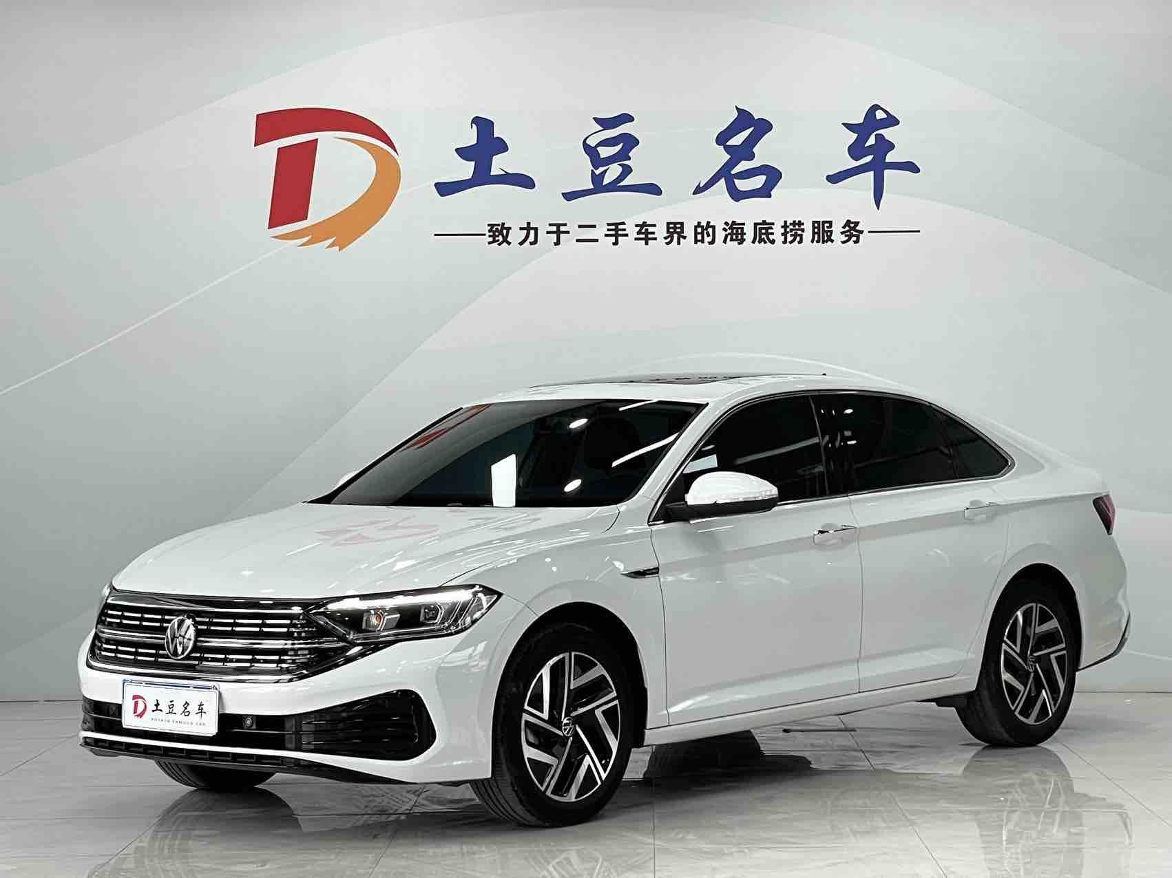 Volkswagen Jetta 2023, 1.4 л турбо, робот (DCT), передний, пробег 42 200 км — авто из Китая с пробегом