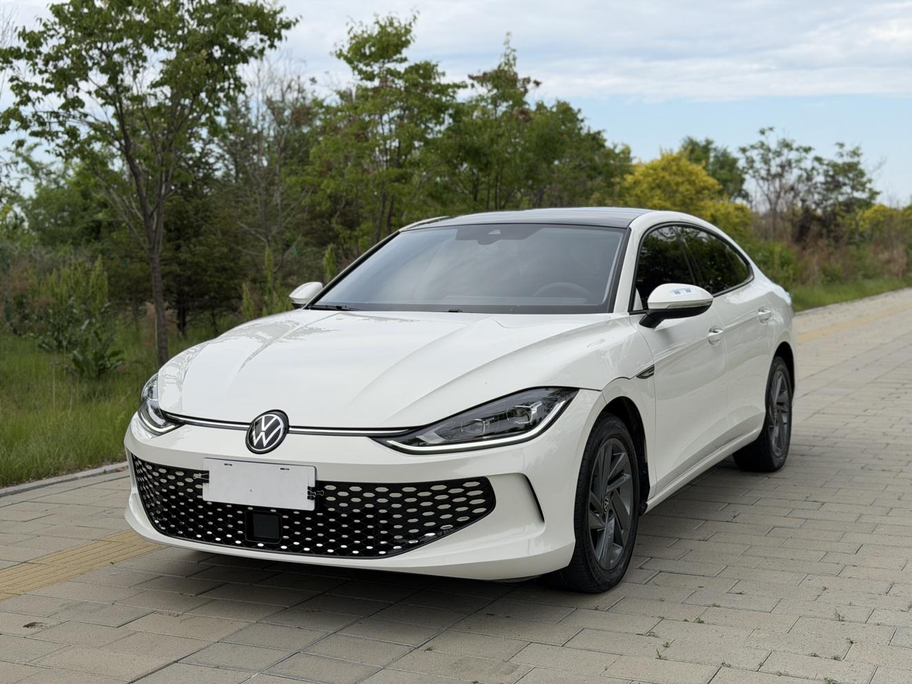 Volkswagen Lingdu 2022, 1.4 л турбо, робот (DCT), передний, пробег 33 000 км — авто из Китая с пробегом