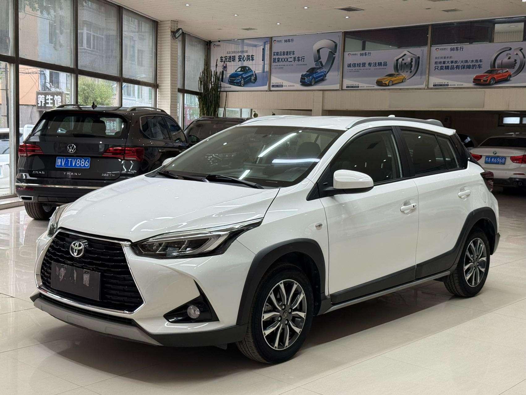Toyota Yaris 2022, 1.5 л, вариатор (CVT), передний, пробег 29 000 км — авто из Китая с пробегом