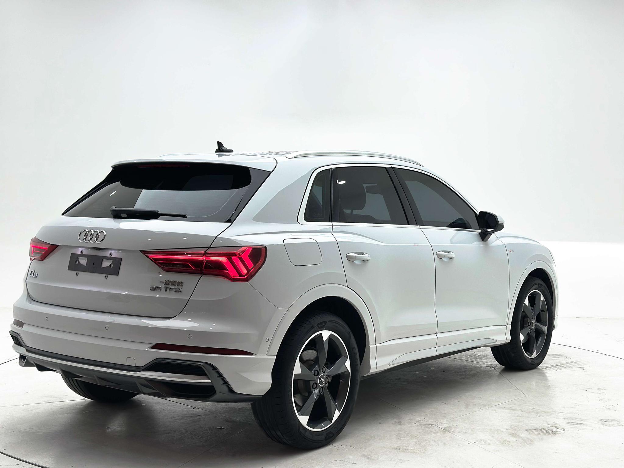 Audi Q3 2022, фото 6