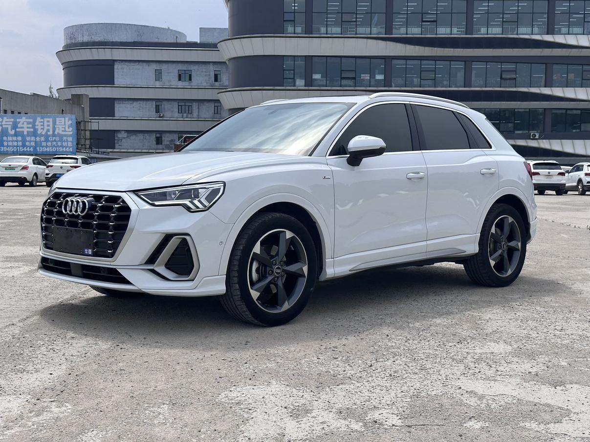 Audi Q3 2023, 1.4 л турбо, робот (DCT), передний, пробег 23 000 км — авто из Китая с пробегом