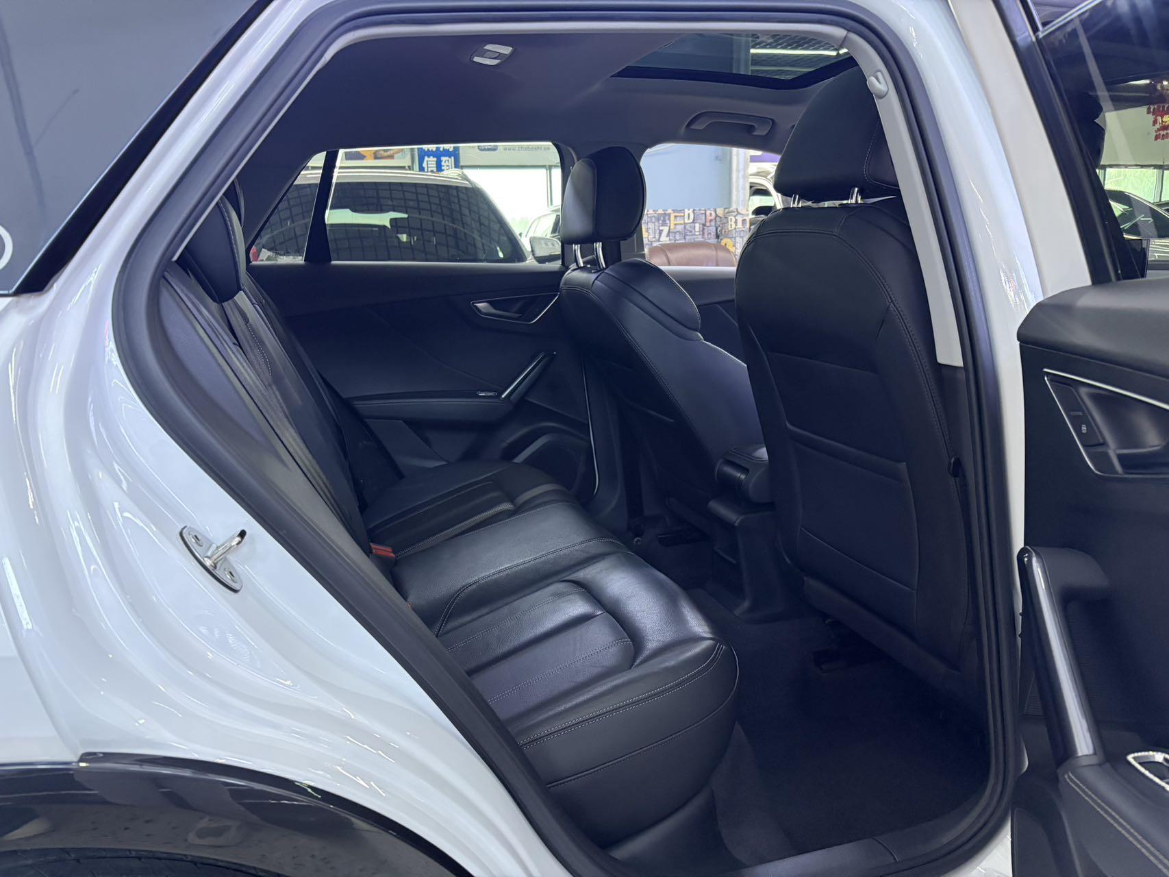 Audi Q2L 2022, фото 11