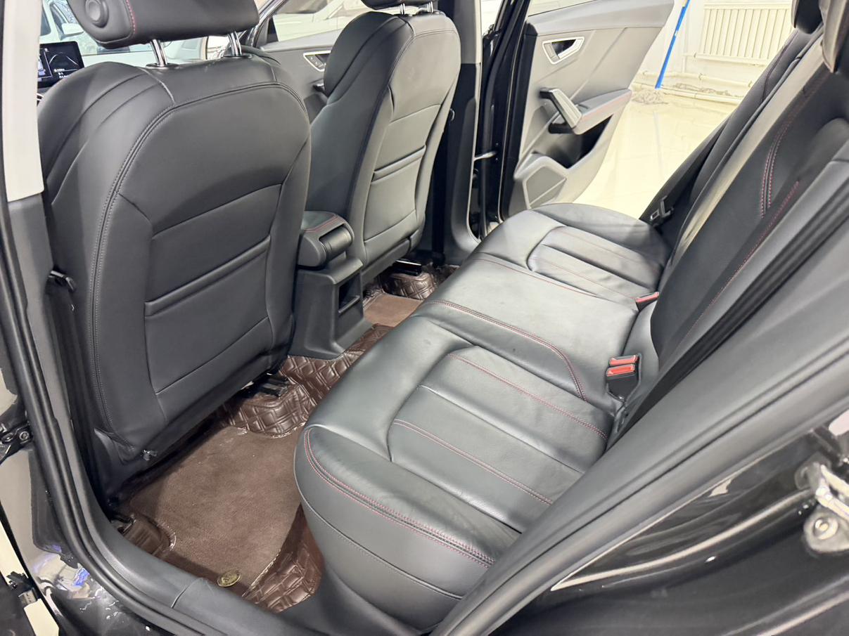 Audi Q2L 2022, фото 16