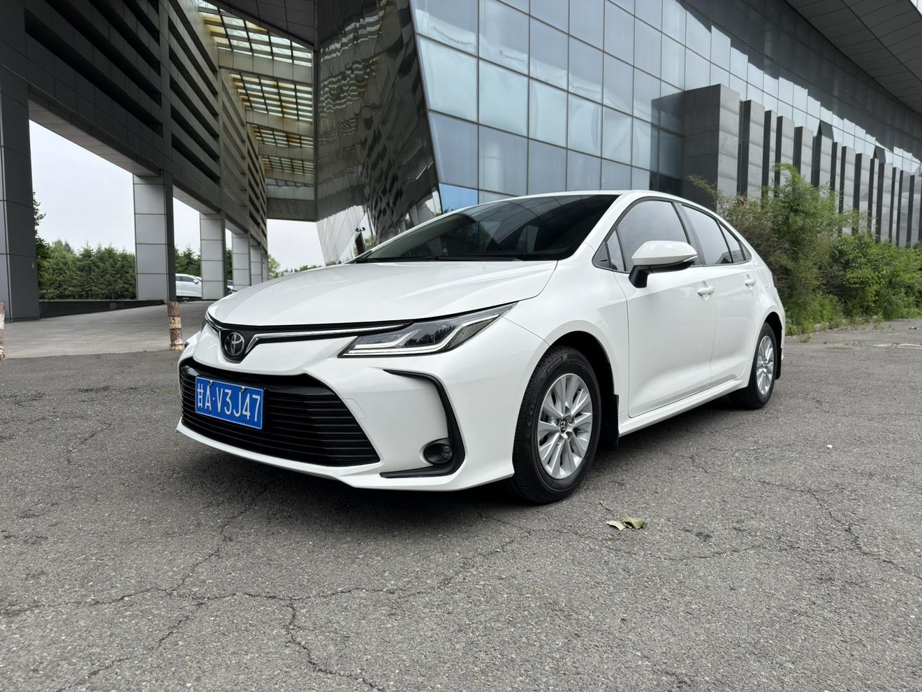Toyota Corolla 2021, 1.5 л, вариатор (CVT), передний, пробег 2 300 км — авто из Китая с пробегом