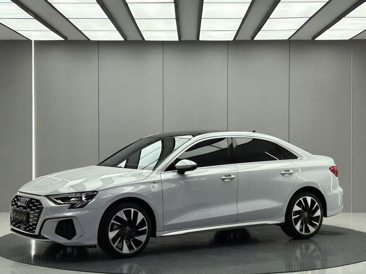 Audi A3 2023, 1.4 л турбо, робот (DCT), передний, пробег 35 000 км — авто из Китая с пробегом
