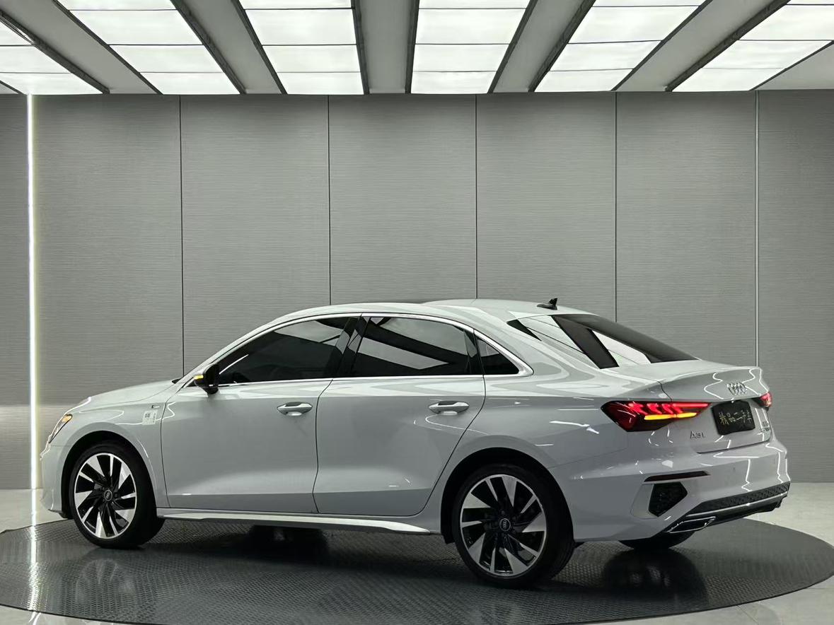 Audi A3 2023, фото 3