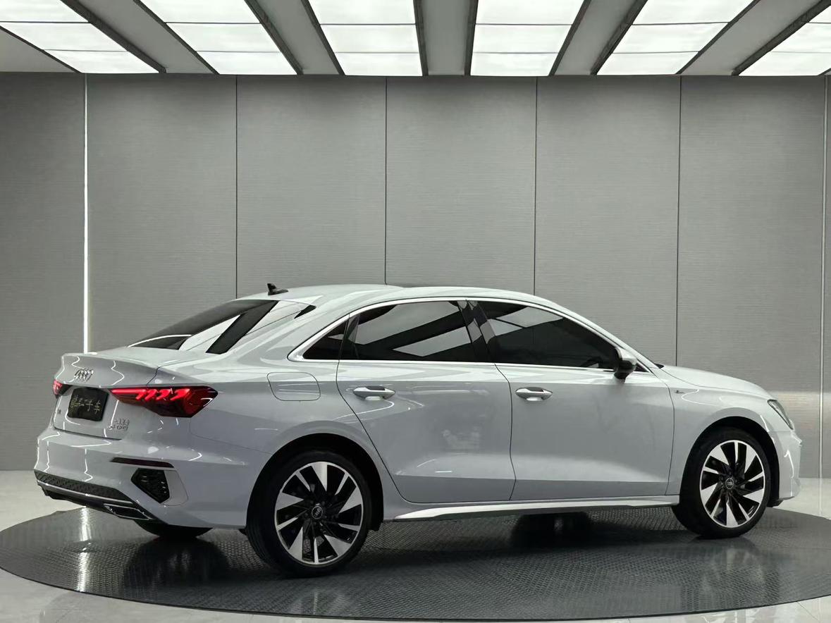 Audi A3 2023, фото 4