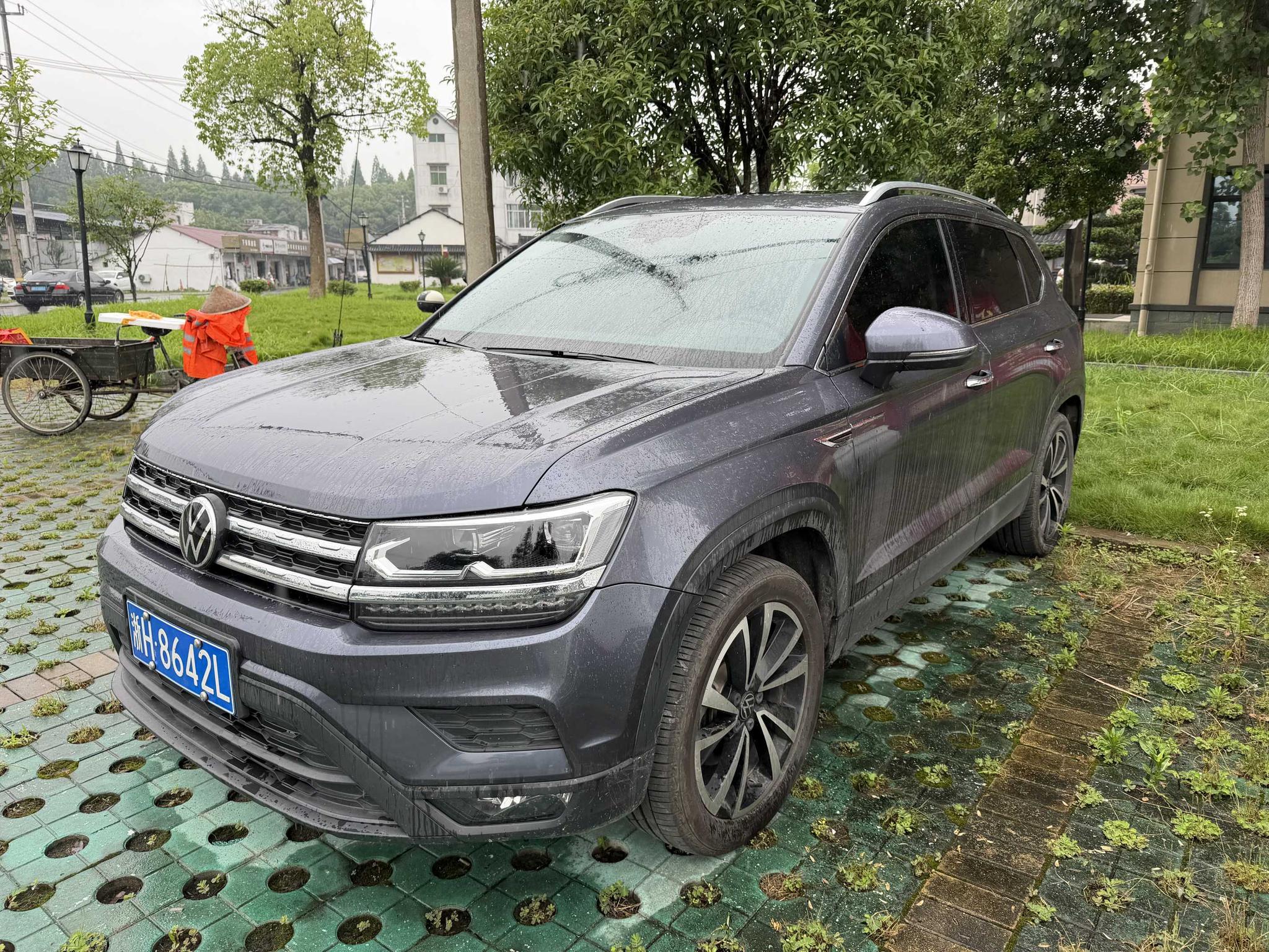 Volkswagen Tharu 2022, 1.4 л турбо, робот (DCT), передний, пробег 42 000 км — авто из Китая с пробегом