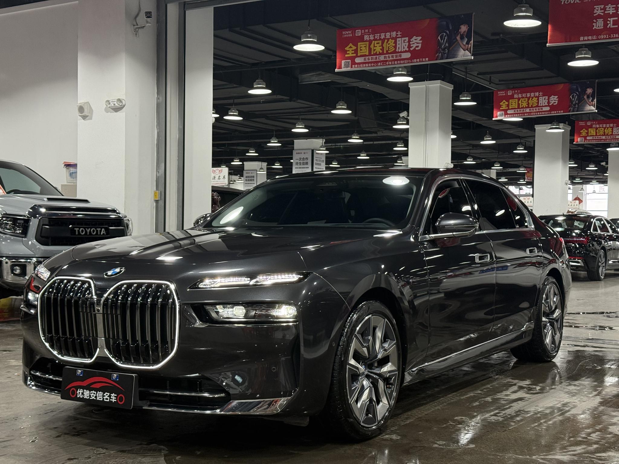 BMW 7 2023, 3 л турбо, автомат, задний, пробег 20 000 км — авто из Китая с пробегом