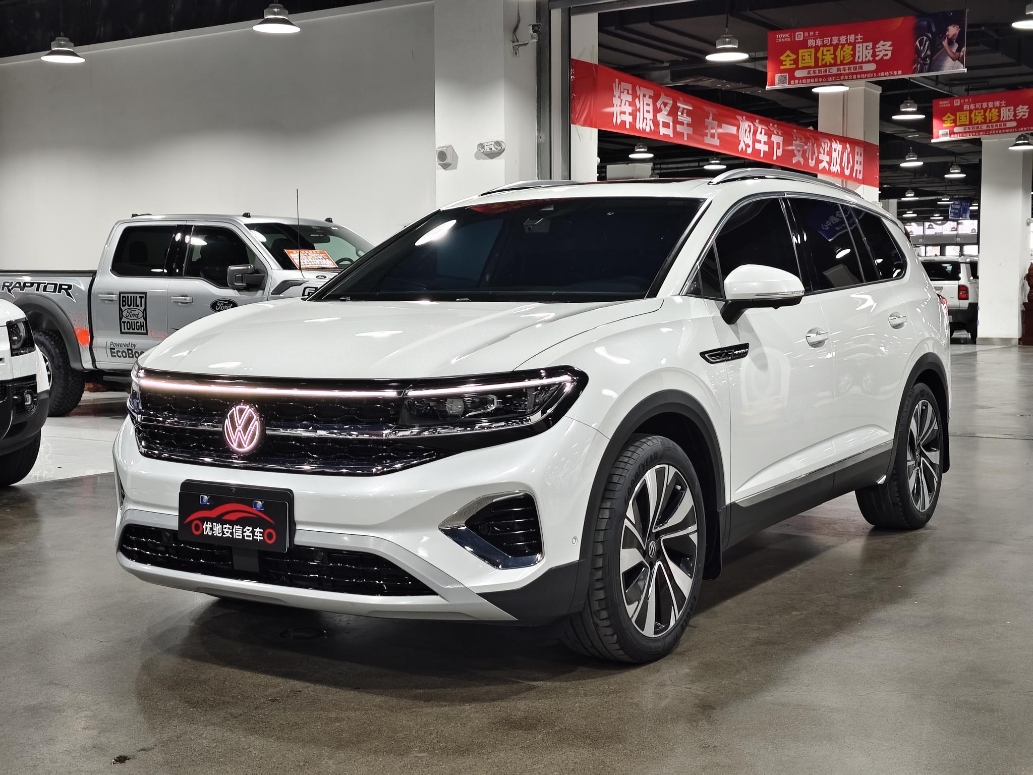 Volkswagen Tiguan 2023, 2 л турбо, робот (DCT), полный, пробег 70 000 км — авто из Китая с пробегом