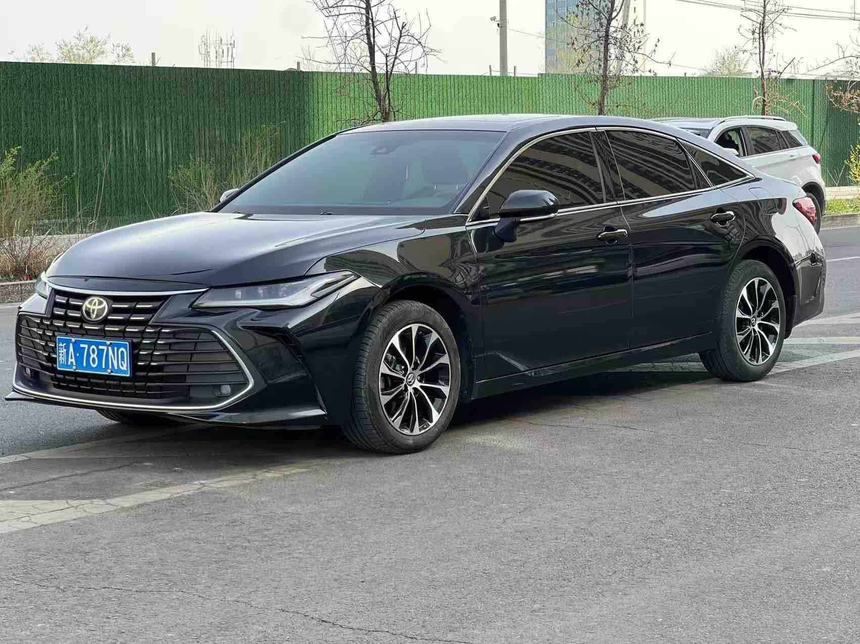 Toyota Avalon 2022, 2 л, вариатор (CVT), передний, пробег 80 000 км — авто из Китая с пробегом