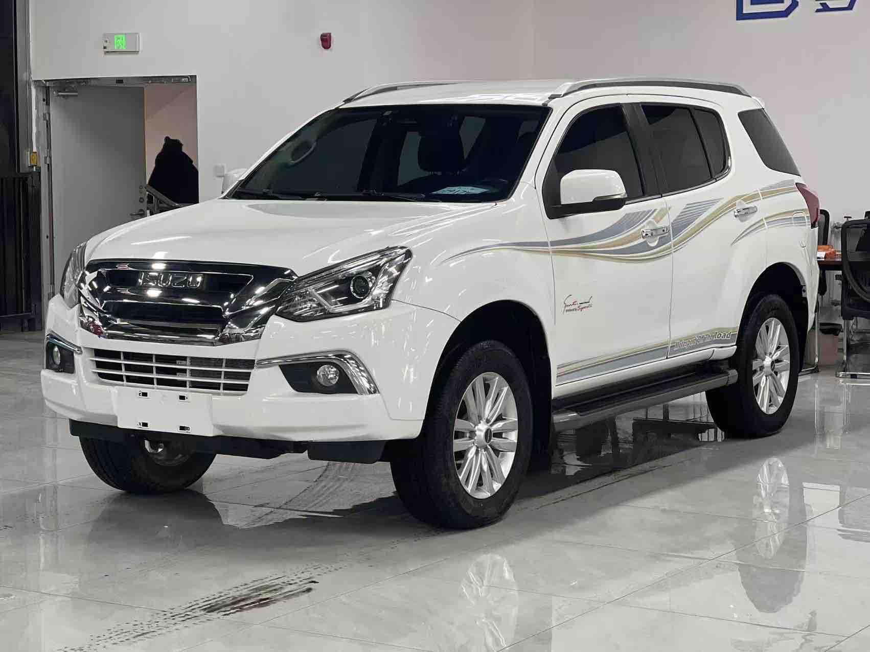 Isuzu mu-X 2022, 2 л турбо, автомат, полный, пробег 70 000 км — авто из Китая с пробегом