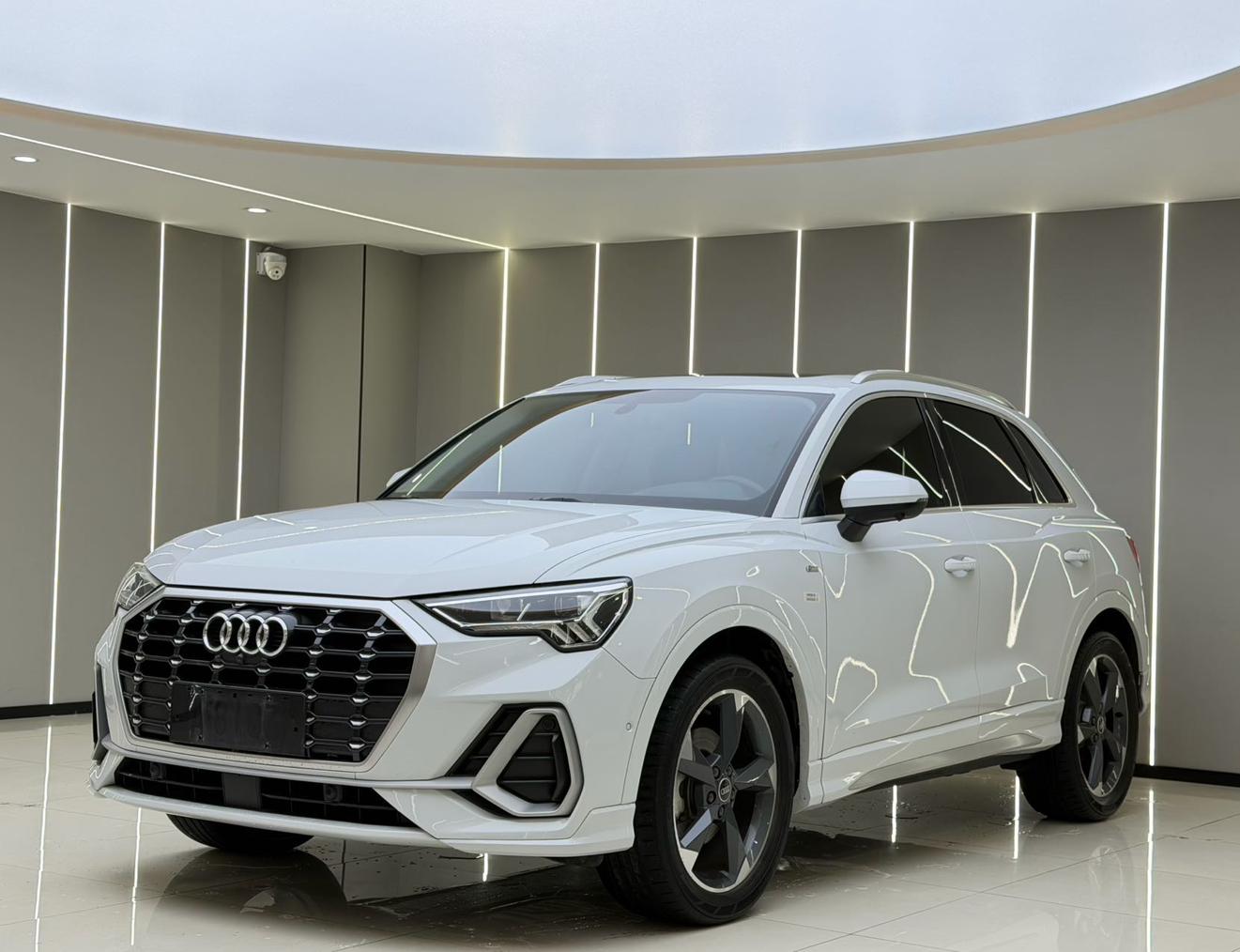 Audi Q3 2022, 1.4 л турбо, робот (DCT), передний, пробег 66 000 км — авто из Китая с пробегом