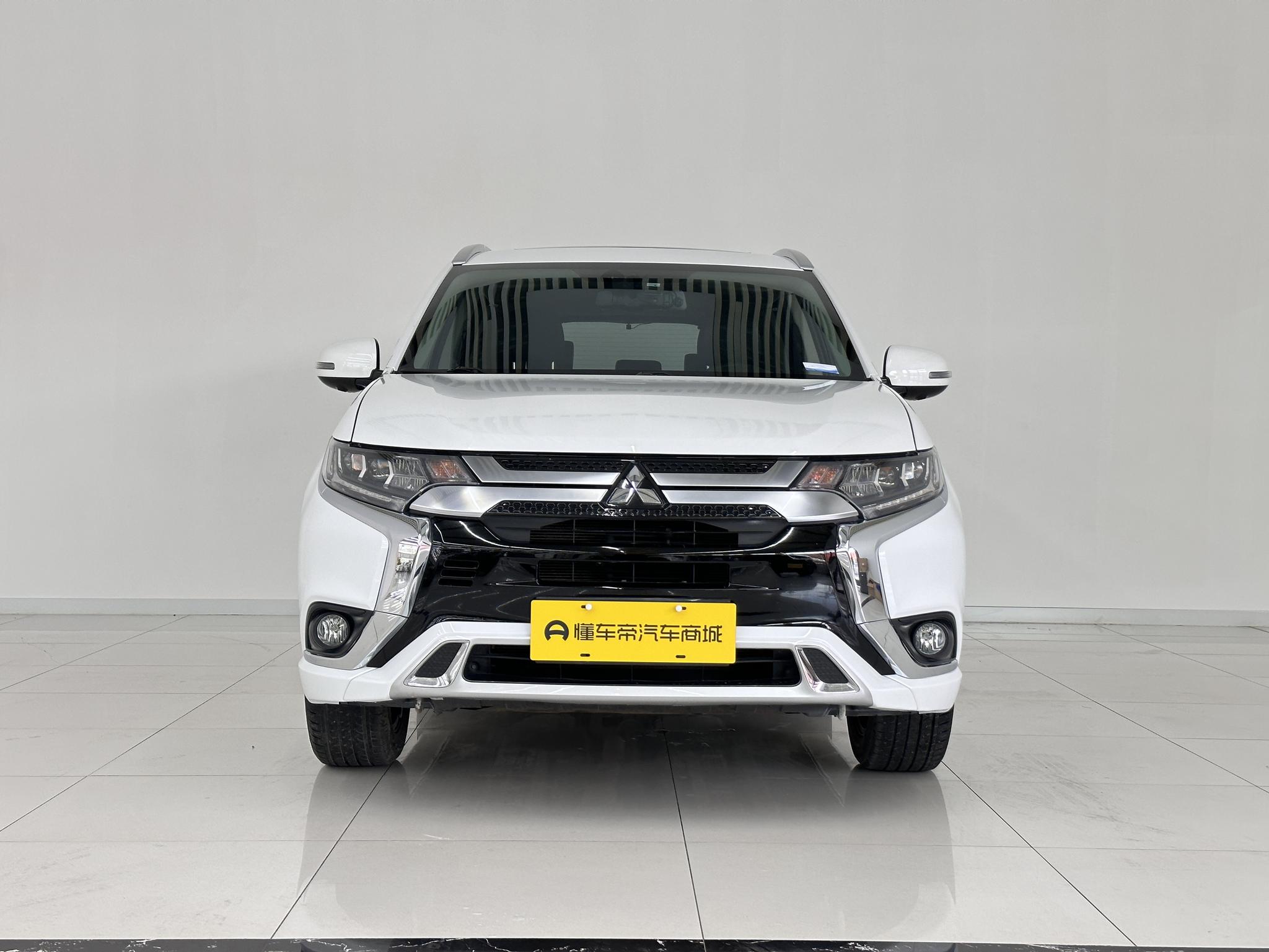 Mitsubishi Outlander 2021, фото 2