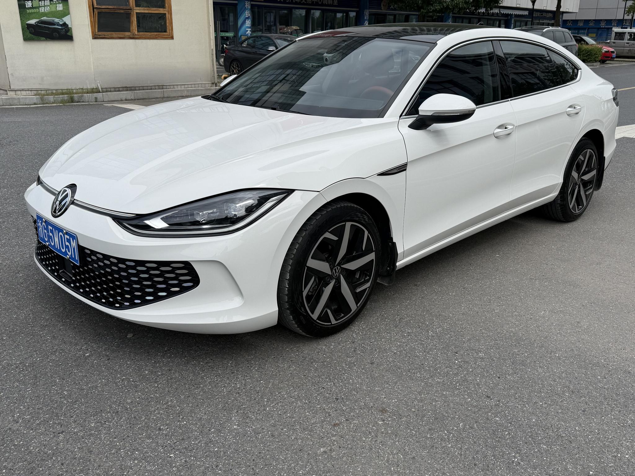 Volkswagen Lingdu 2023, 1.4 л турбо, робот (DCT), передний, пробег 30 100 км — авто из Китая с пробегом