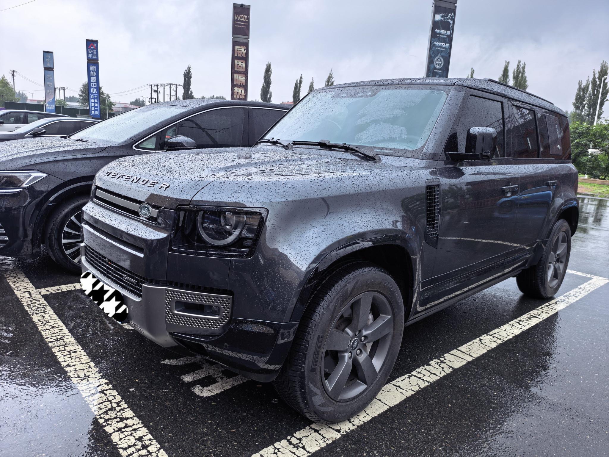 Land Rover Defender 2023, 3 л, автомат, полный, пробег 42 000 км — авто из Китая с пробегом